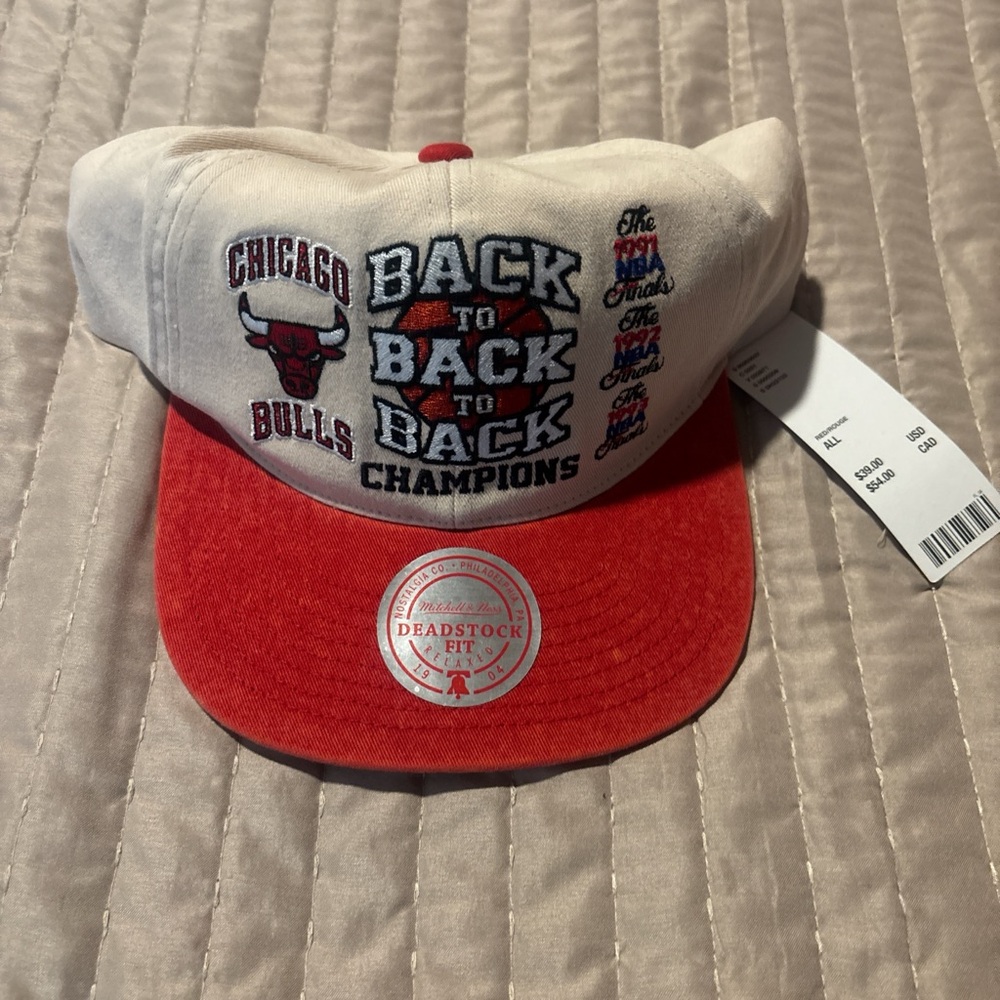 Mitchell & Ness Red and Cream Chicago Bulls Hat